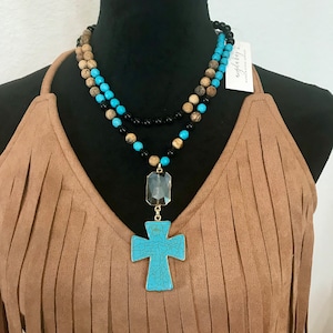 Collar largo de cuentas: Cruz turquesa, piedra natural estilo bohemio