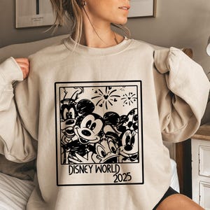 Retro Disneyworld 2025 Sweatshirt,Walt Disney Sweatshirt,Mickey and Friends Sweatshirt,Family Vacation Sweatshirt,Disney 2025 Sweatshirt