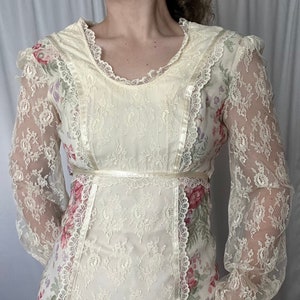 Abito vintage a maniche lunghe in stile prateria con pizzo e fiori