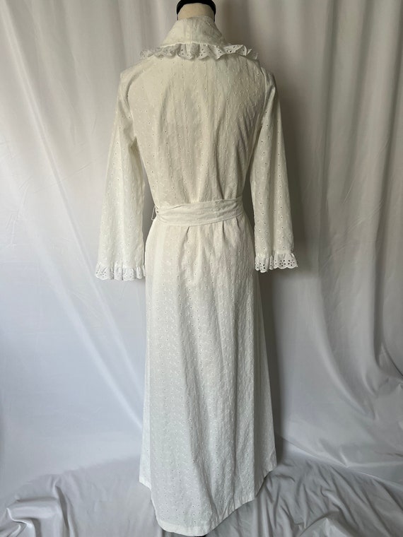 Vintage David Brown White Eyelet Robe - Gem