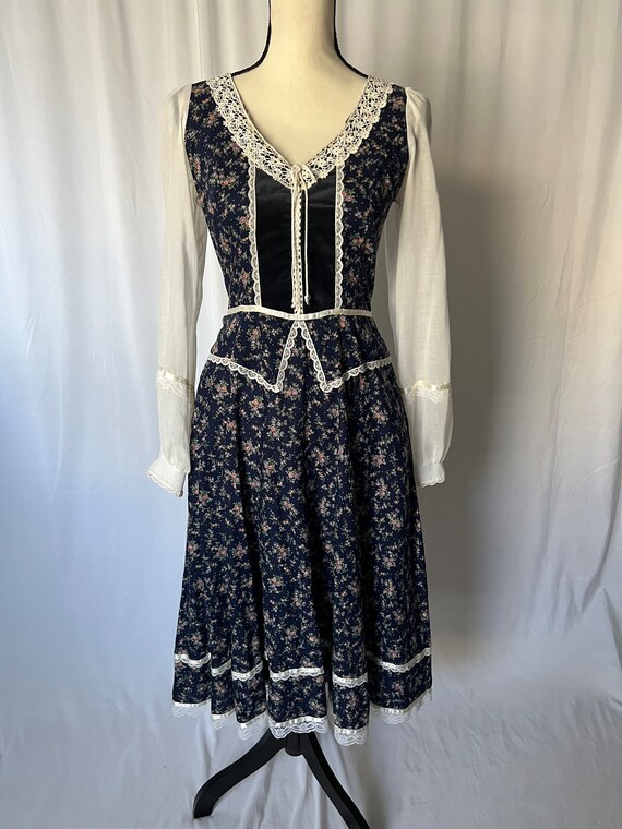 1970s Vintage Navy Gunne Sax Midi Floral Peplum Style… - Gem