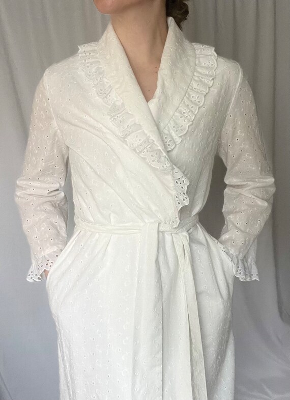 Vintage David Brown White Eyelet Robe - Gem
