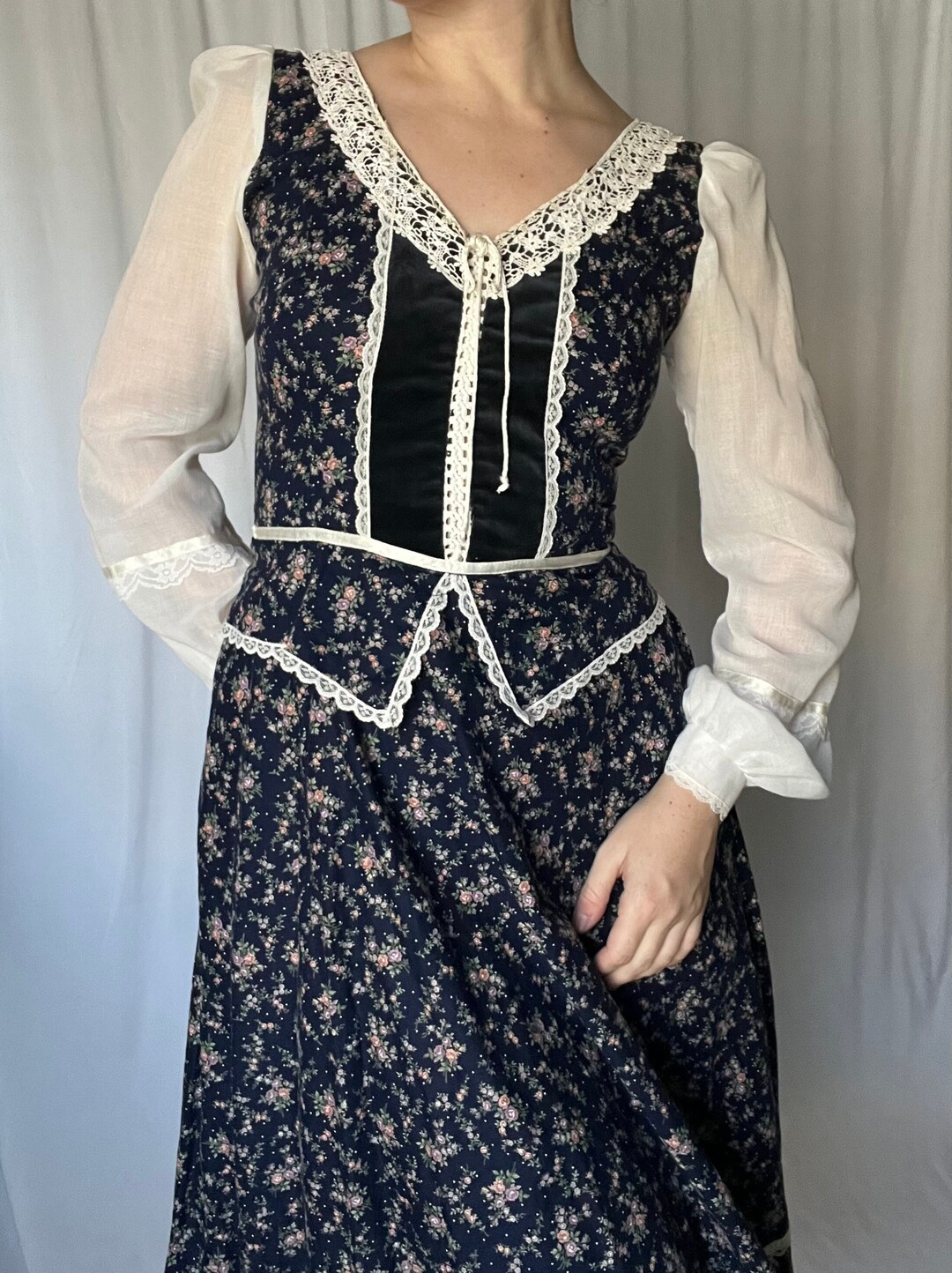 1970s Vintage Navy Gunne Sax Midi Floral Peplum Style Dress With ...