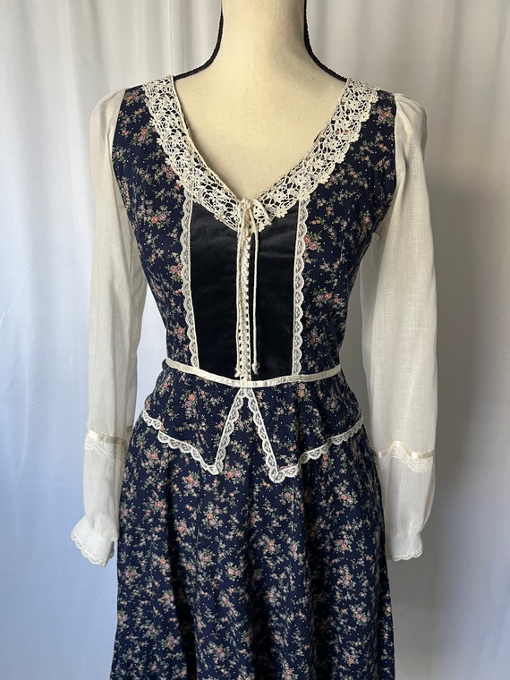 1970s Vintage Navy Gunne Sax Midi Floral Peplum Style… - Gem