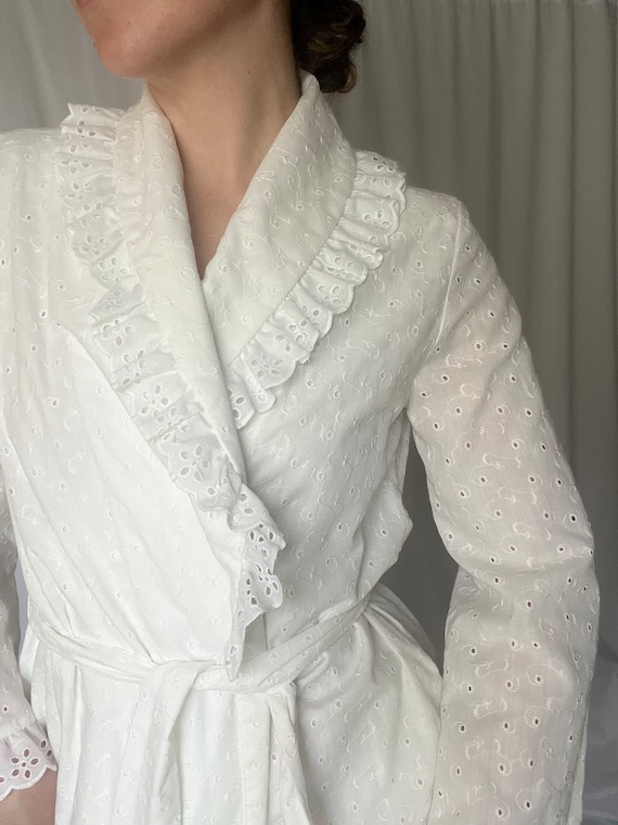 Vintage David Brown White Eyelet Robe - Gem