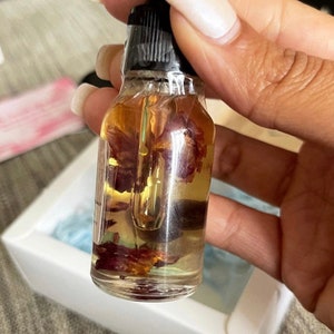Natürliches handgemachtes Yoni Luxe Öl, Yoniöl, mit Kristall angereichertes, weibliches Pflegeöl, Intimöl.