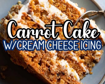 Puede incluir: Una rebanada de pastel de zanahoria con glaseado de queso crema. El pastel está en capas con pastel naranja y glaseado blanco. El pastel está en un plato gris con un tenedor.