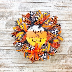 Trick or Treat Halloween Wreath, Candy Corn Mesh Wreath, Orange and Black Door Decor, Spooky Halloween Decoration, Halloween Candy Wreath