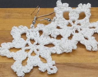 Handgemachte Gehäkelte Schneeflocke Ohrringe: Winter Baumeln Fibre Art