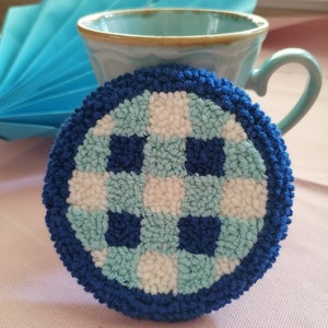 Blue plaid mug rug