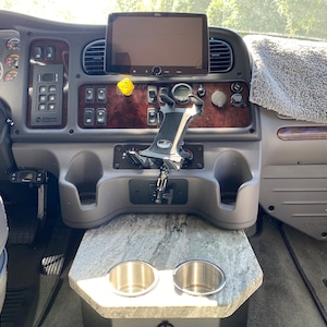 RAM and AMPS mounting plate for tablet / phone for M2 Freightliner