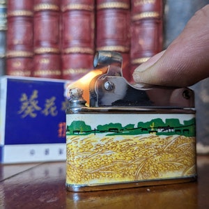 Isqueiro de gasolina de girassol, China, década de 1960