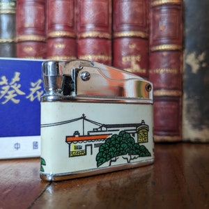 Isqueiro de gasolina de girassol, China, década de 1960