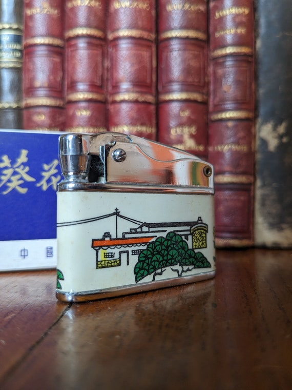 sunflower cigarette lighter Design Texture Print Black Matte Windproof it doesnt scratch easily SUNFLOWER CIGARETTE LIGHTER. VERY GOOD