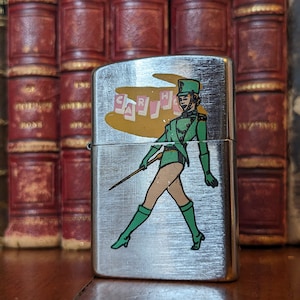 Isqueiro a gasolina CHAMP verde pin-up