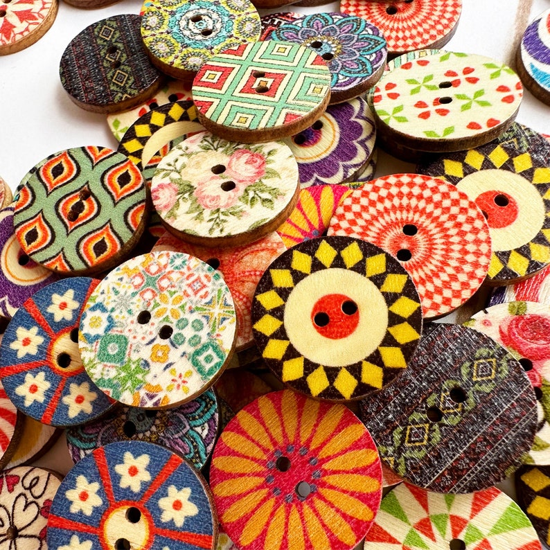 50-100 piezas Mezcla completa de botones coloridos, botones de madera a granel. Tamaños de 0,75 y 1 pulgada. Botones Vintage, Costura, Nociones imagen 2