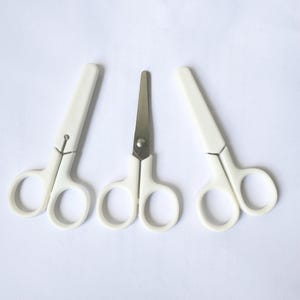 White Sewing Scissors with Lid, Thread Snippers, Mini Clippers, Small Thread Snips, Embroidery Scissors, Trimming Nipper