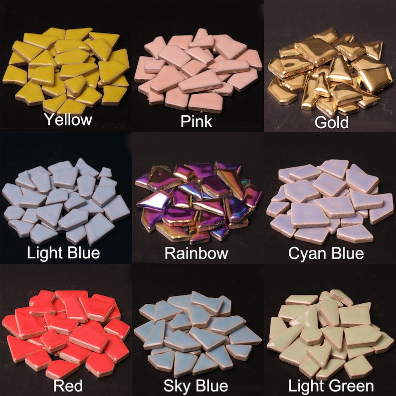 Puede incluir: Surtido de peque&ntilde;as baldosas cer&aacute;micas irregulares en varios colores, incluyendo amarillo, rosa, dorado, azul claro, arco&iacute;ris, azul cian, rojo, azul cielo y verde claro.