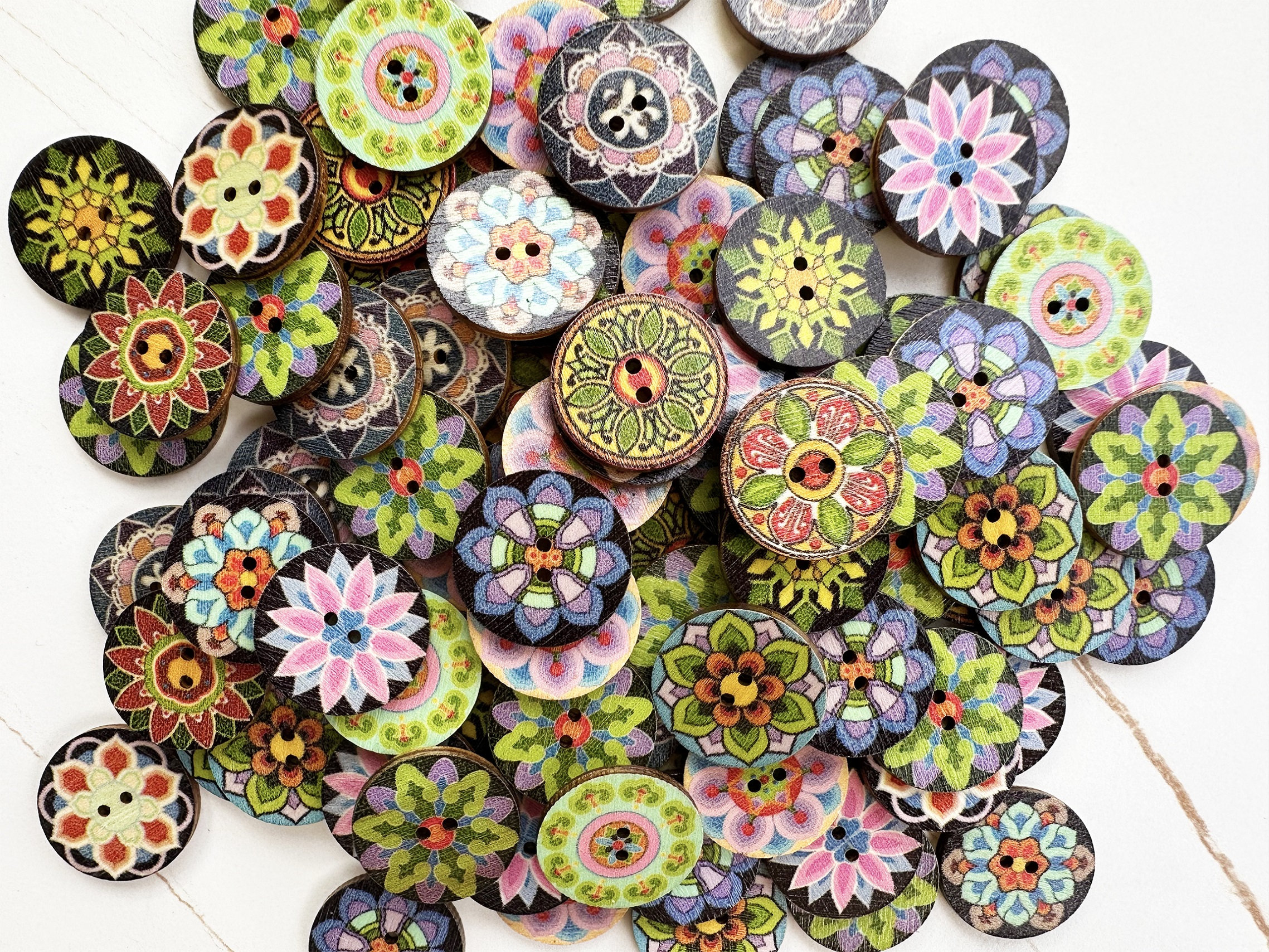 Buttons for Crafts 100pcs, 11mm Round Wooden Floral Carved Craft Buttons  Wooden Buttons for Clothing Ornament DIY Project Decoration