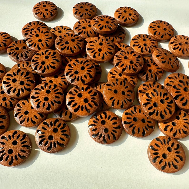 50-100 pcs Whole Sale Chrysanthemum Buttons, 3 Size Available. Bulk Wooden Buttons. 0.75, 1 inch sizes. Vintage Buttons, Classic Buttons image 3