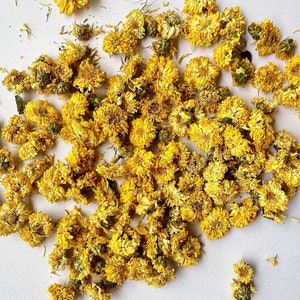 Torkad krysantemum i bulk. 30-50 ml. Doftande små kronblad i bulk. Torkade blommor, torkade örter.