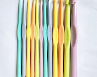 Ergonomic Crochet Hook.2-10mm.12 Sizes for Pick. Colored Organic Plastic Hook.Yarn Hook,Armour Hooks.Full Set Hooks.Clover Hook Crotchet Set