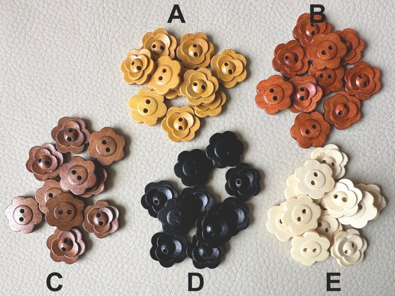 50 pcs Whole Sale Carved Flower Wood Buttons, Bulk Wooden Buttons. Multiple sizes and color. Classic Buttons. Sewing.Vintage Buttons zdjęcie 5