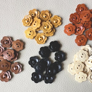 50 pcs Whole Sale Carved Flower Wood Buttons, Bulk Wooden Buttons. Multiple sizes and color. Classic Buttons. Sewing.Vintage Buttons zdjęcie 1