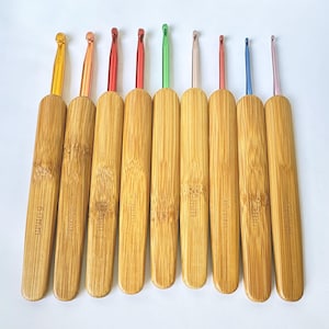Bamboos Grip Handle Crochet Hooks Set.9 Sizes in 1.Crochet hook set.Gift for Crocheter.Yarn Crochet Hooks.
