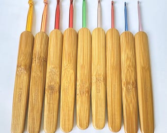 Juego de ganchos de ganchillo con mango de bambú. 9 tamaños en 1. Juego de ganchos de ganchillo. Regalo para crocheteros. Ganchillos para hilo.