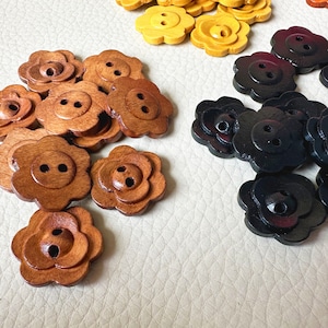 50 pcs Whole Sale Carved Flower Wood Buttons, Bulk Wooden Buttons. Multiple sizes and color. Classic Buttons. Sewing.Vintage Buttons zdjęcie 2
