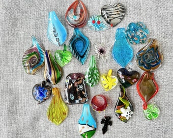 15 -30 pcs Assortiment de pendentifs en verre. Perles de cristal de verre mélangées Lot choisi au hasard Mixed Size.Glass Pendant Mix.Crystal Pendant Mix