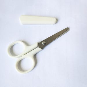 White Sewing Scissors With Lid, Thread Snippers, Mini Clippers, Small ...
