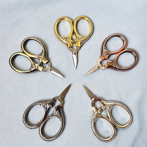Mini Stickschere, 4 Farben wählbar. Kleine Vintage Schere, robuste kleine Nähschere.