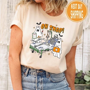ハロウィンナーススケルトンシャツ：不気味な季節の病院パーティーTシャツ