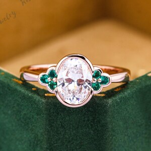 Vintage Oval Moissanite Engagement Ring Solid 14K Rose Gold Ring For Women Emerald Cluster Wedding Bridal Ring Art Deco Gemstone Dainty Ring