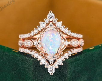 Zestaw pierścionków zaręczynowych z opalem w szlifie gruszkowym Zestaw obrączek ślubnych z opalem vintage Zestaw pierścionków ślubnych z klasterem Moissanite Art Deco Unikalny zestaw ślubny Prezent na rocznicę