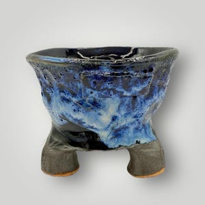 DH16 Unique Three-Legged Handmade Ceramic Planter – Artisan Blue Pot for Garden or Home Décor, unique pot for plant lovers