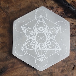 3.5&quot; Selenite Hexagon Plate with Metatron’s Cube | Sacred Geometry Crystal Grid | Charging Plate for Crystals | Energy Cleansing Altar Decor
