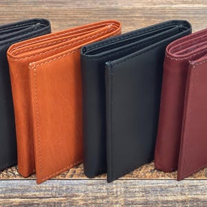 Billeteras de tres pliegues hechas a mano de cuero genuino con bloqueo RFID para hombres Billetera delgada con 6 ranuras para tarjetas de crédito y 1 ventana de identificación personalizada