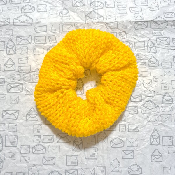 Knitted scrunchie in canary yellow