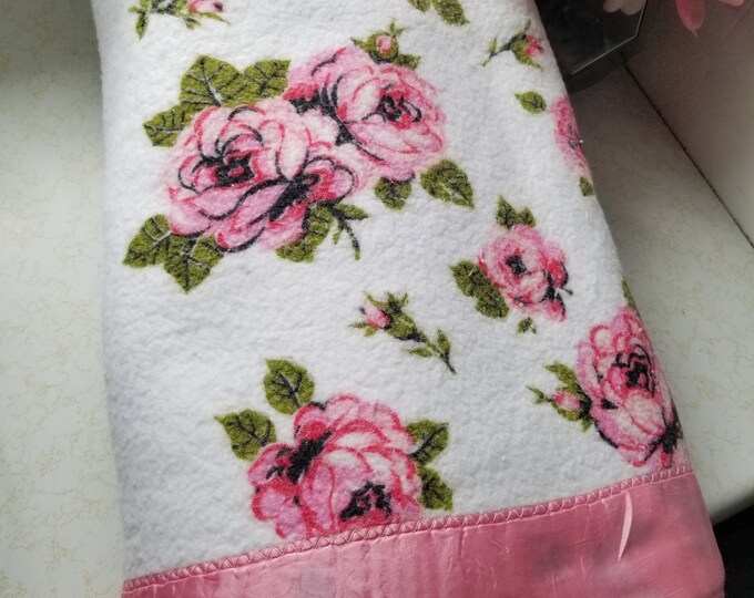 Vintage Creme Blanket main image 1