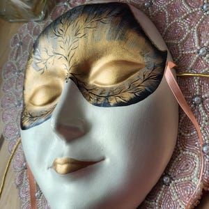 vintage Rétro années 80 Masque facial Pierrot Moon Star Céramique organique peinte à la main Tenture murale image 3