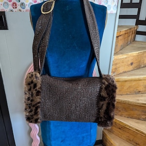 Puños vintage de piel sintética para mujer, estampado de leopardo, talla única, con 2 compartimentos para billetera