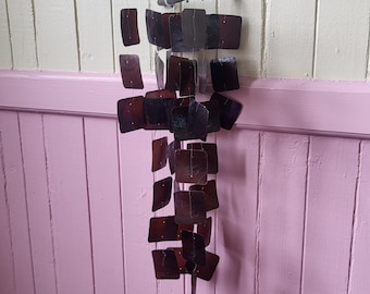 Campana de viento vintage de capiz natural, campana de viento de concha Kapis marrón con montaje de madera de teca.