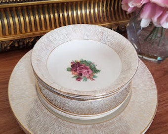 vintage 11 pièces Empire en porcelaine à motif floral et 22 KT. Service de table en or - Fabriqué en Angleterre Rare 2-59