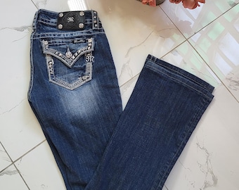Miss Me Jeans - Jean skinny taille basse avec broderies et style grunge des années 2000 bleu délavé Taille 26