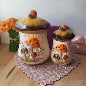 Vintage Set von 2 Merry Mushroom Keksdose Groß und Klein mit Kanada Logo unter der Nummer 630