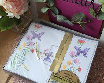 Conjunto de Papelaria Vintage com Borboletas - Novo - Papelaria Vintage - Papel Vintage - Happy Mail - Folhas de Papelaria Nunca Abertas - Fabricado nos EUA