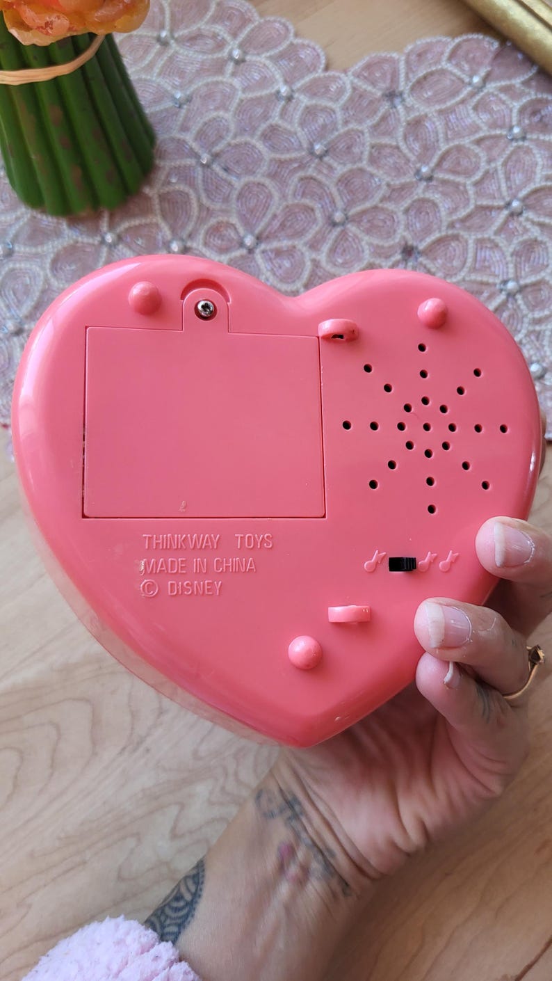 Rare petite sirène vintage boîte à bijoux coeur en plastique biffé avec musique Thinkway Toys image 8